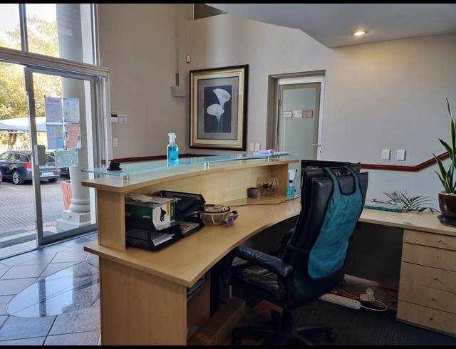 835M² OFFICE FOR SALE IN SUNNINGHILL